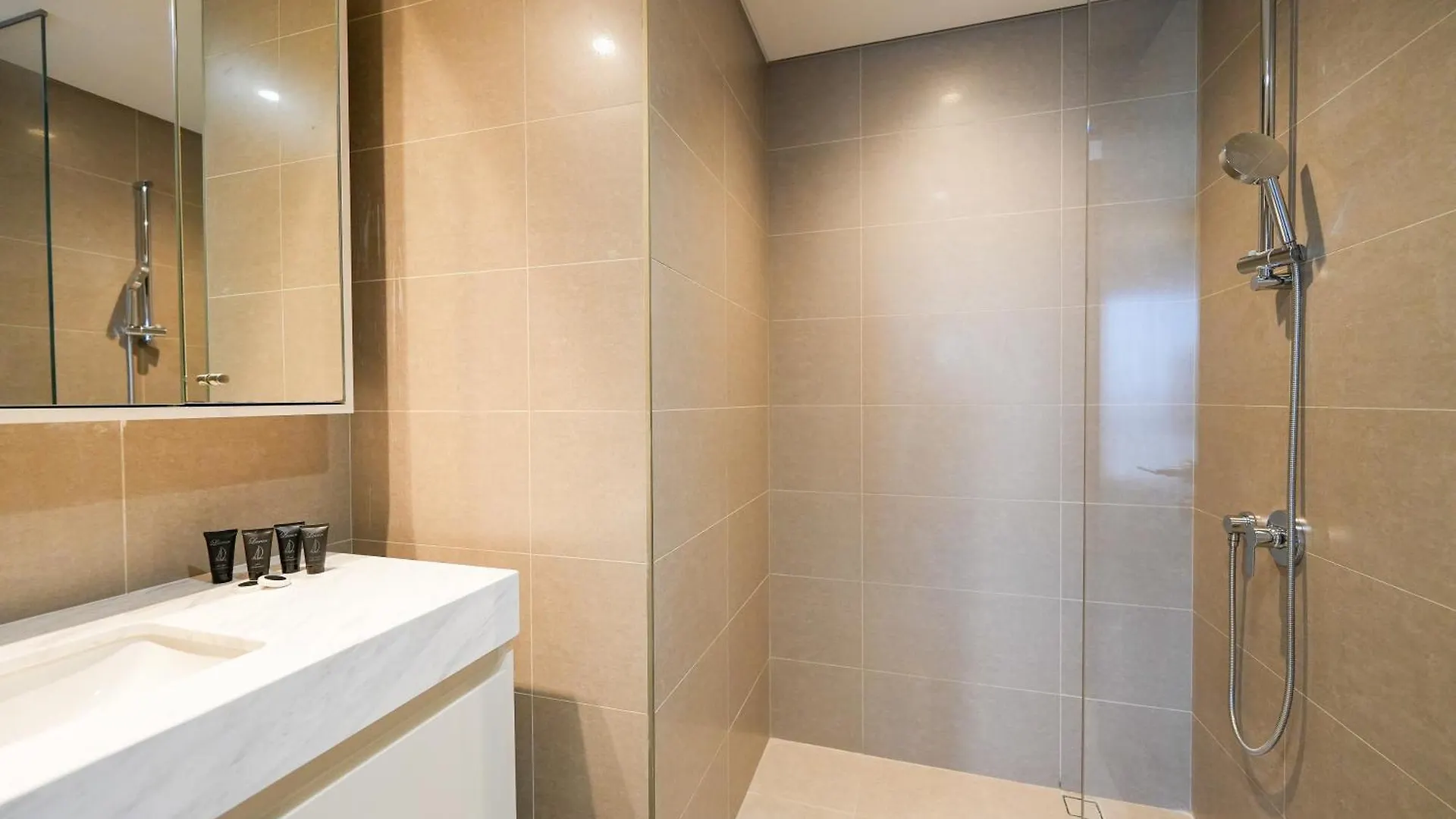 Stunning 2Br Apt Burj Royale 10 Mins Walk To Dubai Mall 아랍에미리트