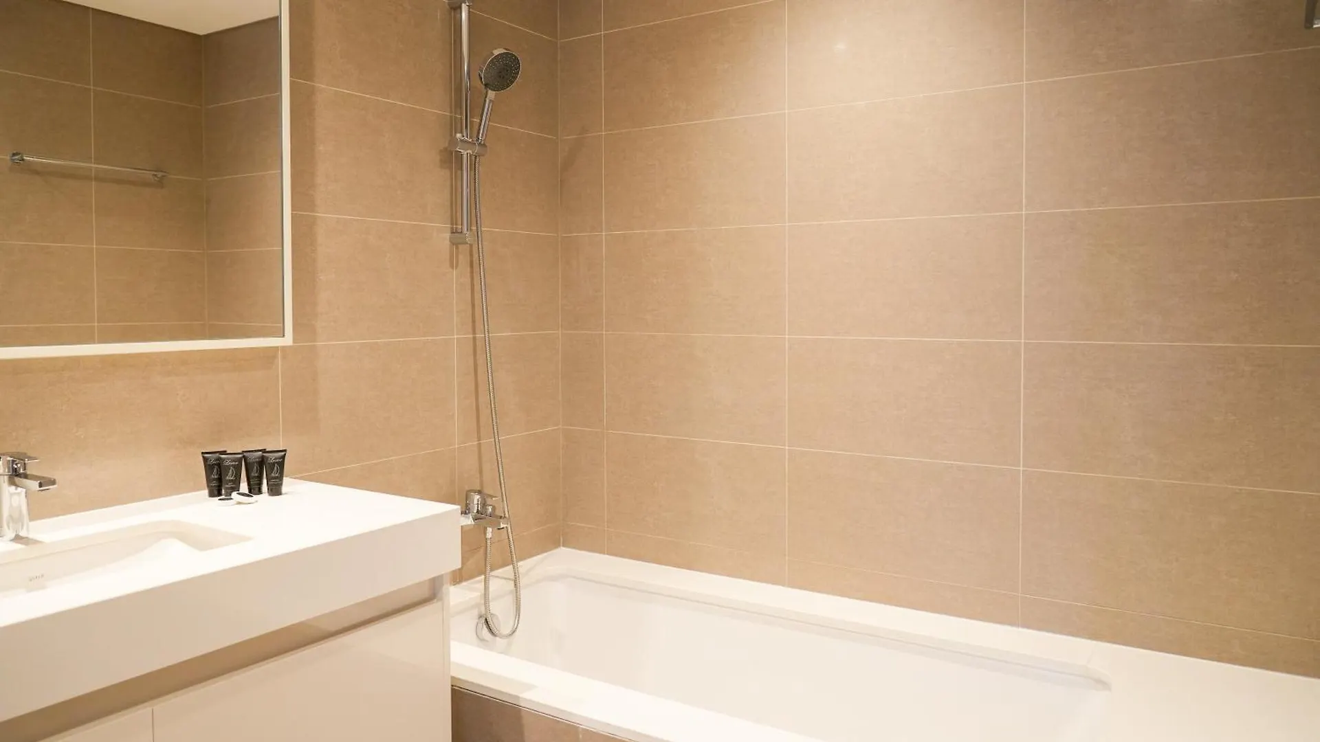 아파트 Stunning 2Br Apt Burj Royale 10 Mins Walk To Dubai Mall 아랍에미리트